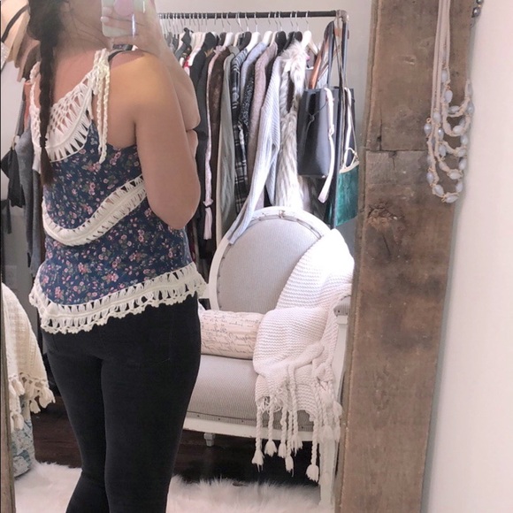 Entro size small blue & pink floral crochet top - Picture 3 of 4
